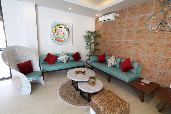 2-Hours Bali Relaxing Massage Package - Royal Orchid Spa: Check-In, Welcome Drink, and Getting Comfortable