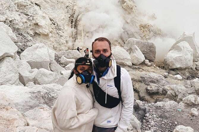 2D1N Ijen Blue Fire and Mount Bromo Sunrise Tour from Bali - The Ijen crater experience: blue lake and blue flame atmosphere