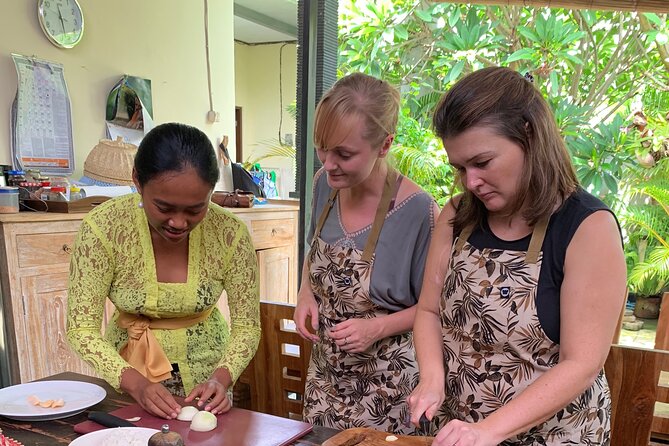 5 Star Private Cooking Class Experience in Bali, Lunch Included - Choosing Your Menu Using Novi’s Bali Kitchen Recipes