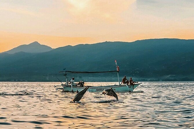 All inclusive Lovina Dolphins Sunrise tour, Waterfall & Temple - Ulun Danu Bratan Temple: culture time with a local guide