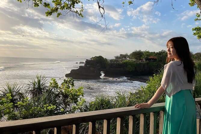 All inclusive Tanah lot & North Bali Tour: Jatiluwih, Ulun Danu - Tanah Lot Temple on a rock in the ocean