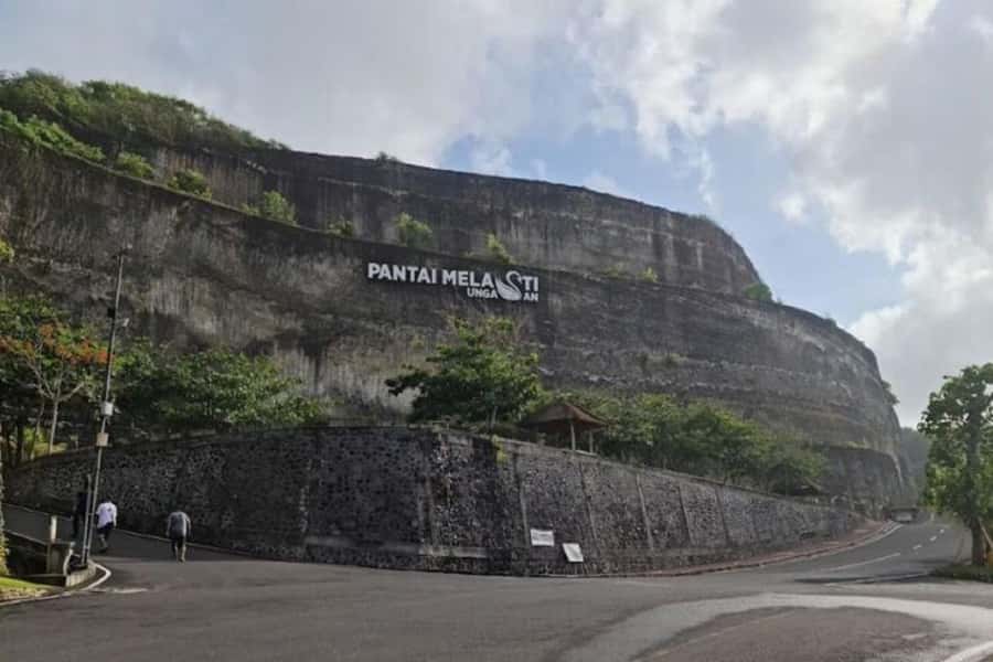 Bali: BeachTrip Padang - Padang, Melasti, & Jimbaran Sunset - Padang Padang Beach: The Cliff-Stair Classic With Surf Watching