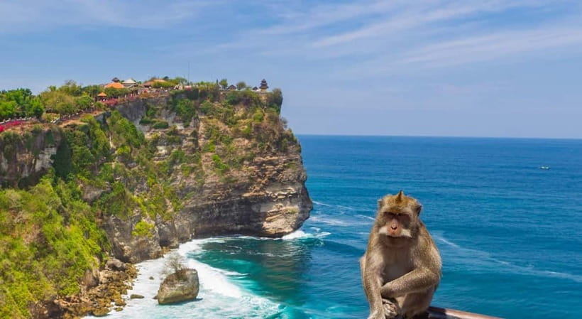 Bali: Customised Uluwatu Tour With Transfer Drop off/Pick up - Uluwatu Temple clifftop and Kecak Dance: timing, crowds, and where you should sit