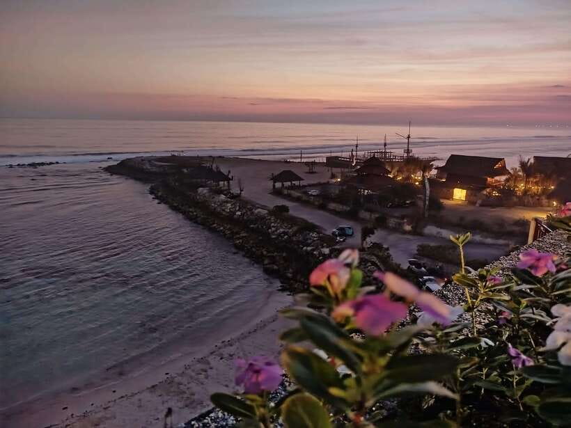 Bali: Customizable Beach Day Tour with Hotel Pickup - Hotel pickup and the start of your day (what to do at the lobby)
