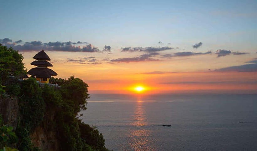 Bali: Customizable Beach Day Tour with Hotel Pickup - Melasti Beach at golden-hour potential