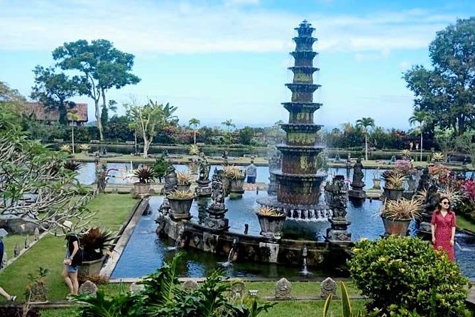 Bali Full Day Tour - East Bali Instagram Tour - Lempuyang Temple’s Heaven Gate: the photo everyone recognizes