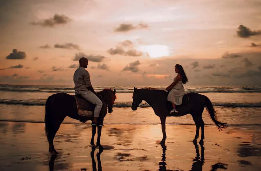 Bali: Horse Riding Tour on Seminyak Beach Include Transport - Entering The Stable: gear, setup, and what the briefing is really for