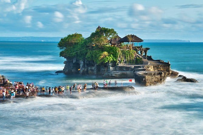 Bali Instagram Tour [Private and All-Inclusive] - Ristorante Lereng Agung lunch with Mount Agung backdrop