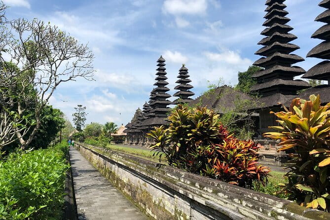 BALI INSTAGRAM TOURS; Handara Gate, Taman Ayun, & Ulundanu Temple - Why this Handara Gate and two-temple route is smart