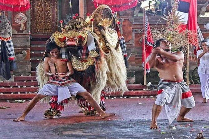 BALI INSTAGRAM TOURS; Handara Gate, Taman Ayun, & Ulundanu Temple - Stop 1: Handara Iconic Gate and how to get the shot