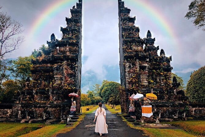 BALI INSTAGRAM TOURS; Handara Gate, Taman Ayun, & Ulundanu Temple - Price and what you actually get for $95
