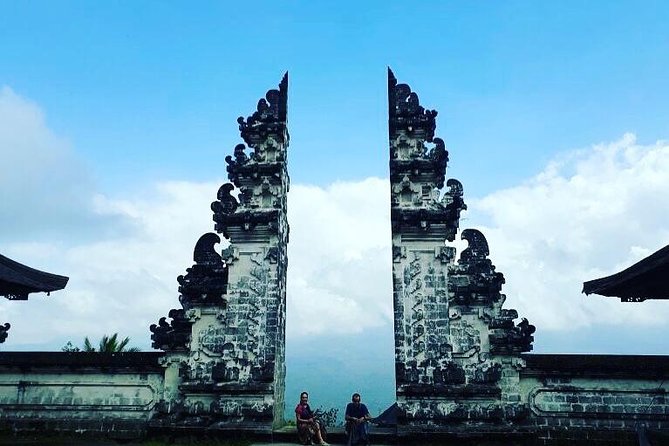 Bali : Instagrams Tour Lempuyang Temple, Tirta Gangga- Tukad Cepung , Tibumana Waterfall - Lempuyang Temple and the Gate of Heaven photo spot