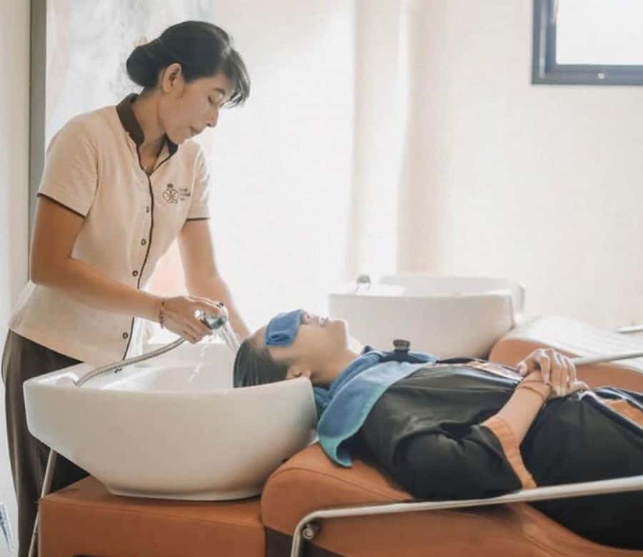 Bali: Jimbaran Bay Romantic Spa and Seafood Sunset Dinner - Balinese massage and yogurt moisturizer: soft skin, calmer mind