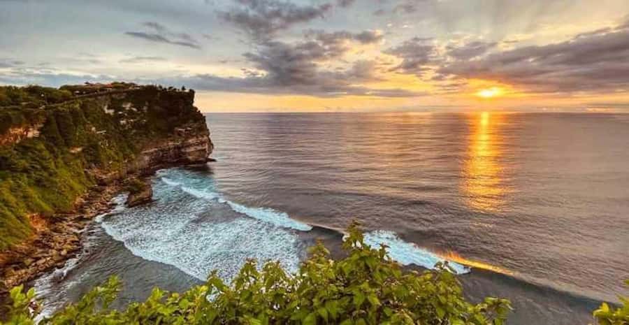 Bali: Kecak Fire Dance Show & Uluwatu Temple Entry Ticket - Monkey-proof your evening: the part you can’t ignore