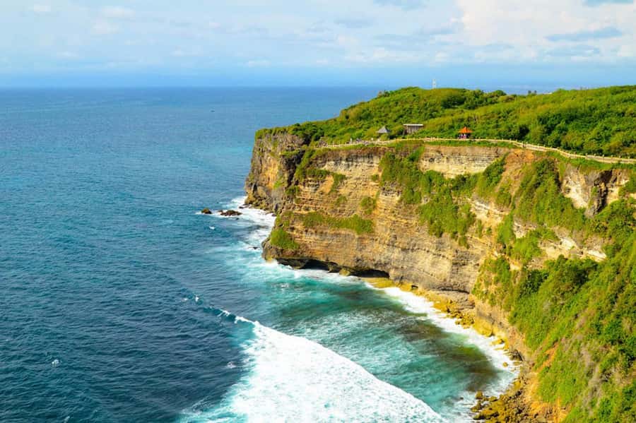 Bali: Kecak Fire Dance Show & Uluwatu Temple Entry Ticket - Comfort and timing tips for an outdoor fire show night