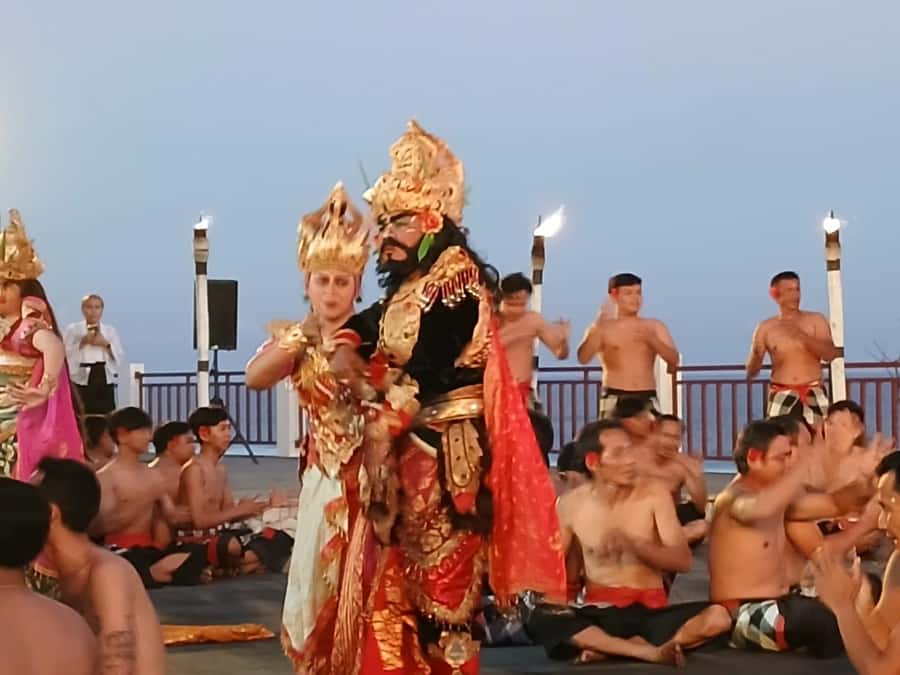 Bali: MELASTI BEACH SUNSET KECAK DANCE WITH DINNER PACKAGES - Uluwatu temple hour: photos, a walk, and monkey-smart habits