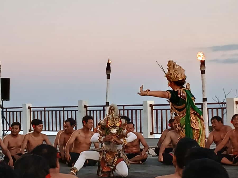 Bali: MELASTI BEACH SUNSET KECAK DANCE WITH DINNER PACKAGES - Kecak at 18.00: what you’re really paying for