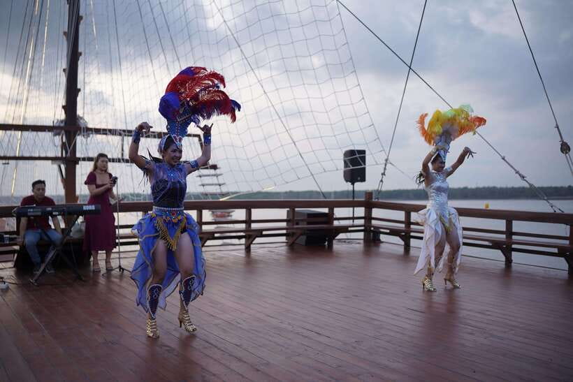 Bali Phinisi Cruise: Sunset Dinner with Live Music & Buffet - Live DJ, fire and samba dances, plus games (and karaoke)