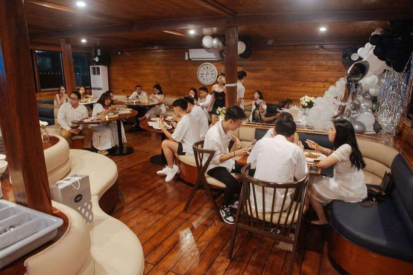 Bali Phinisi Cruise: Sunset Dinner with Live Music & Buffet - Language and food expectations: how to avoid the common disappointments