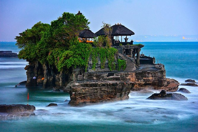 Bali Private 3 Days Tour Package Highlight - Day 1: Tohpati batik, Celuk silver, Batuan temple, and the Tegalalang swing