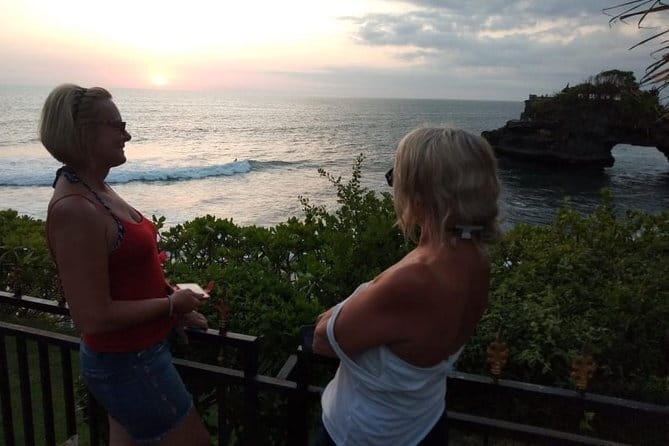Bali Private Tour: Waterfall, Monkey forest and Tanah lot sunset - Sacred Monkey Forest Sanctuary in Ubud: watching long-tail macaques like real neighbors