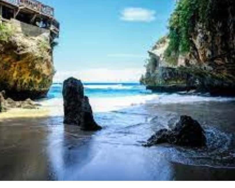 Bali: Private trip Nusa Dua Area, GWK, Jimbaran, and Uluwatu - Uluwatu Temple at sunset: cliffs, ocean drama, and monkey-proof bags