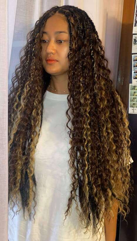Bali's Hair Braiding Service: Expert Braids at Your Doorstep - During the Session: What a Good Appointment Feels Like