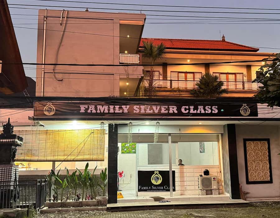 Bali: Silver Class in Kuta With Optional Tour And Activities - English support and how the guides keep the process smooth
