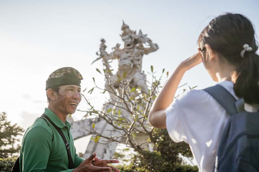 Bali: Skip-the-line Uluwatu Temple and Kecak Fire Dance Tour - Dress code, monkeys, and what to keep in your day bag