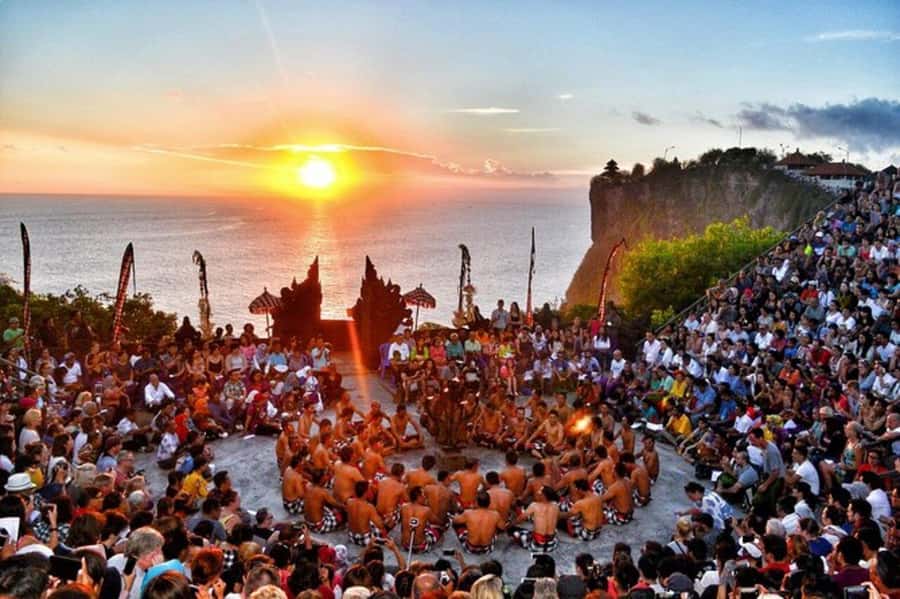 Bali: Sunset Uluwatu Temple & Kecak Fire Dance Private Tour - The Kecak fire dance at 19:00: how the night show works