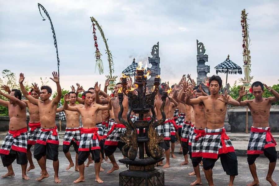 Bali: Sunset Uluwatu Temple & Kecak Fire Dance Private Tour - Who should book this tour?
