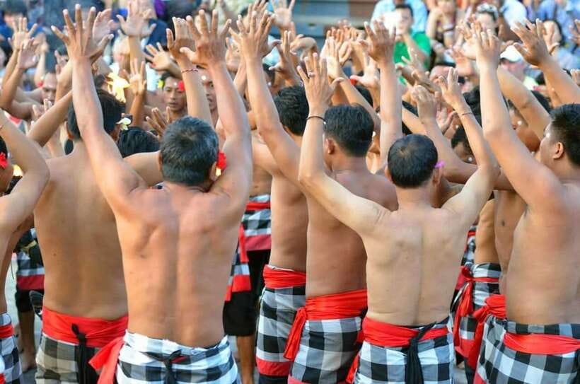 Bali: Surfing Lesson with Southern Beaches Tour & Kecak Show - Kecak Uluwatu at sunset: why this show hits