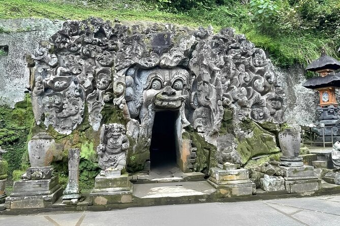 Bali Tour : Best Attractions in Ubud with Rice Terrace - Stop 5: Ubud Traditional Art Market for souvenirs that are actually useful