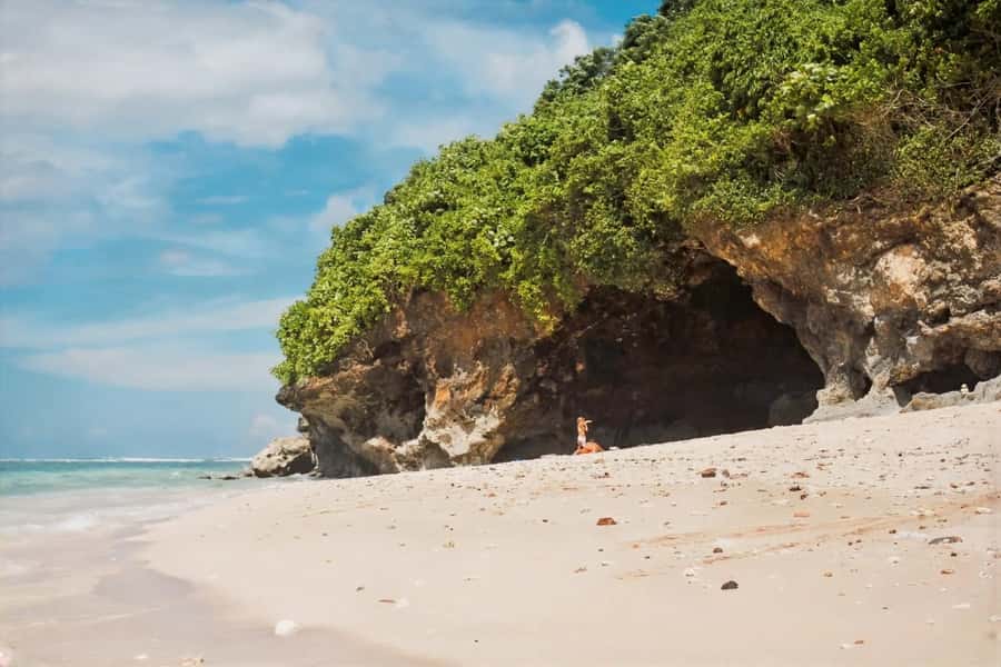 Bali: Uluwatu Beaches Tour with Padang Padang and Suluban - Melasti: a calmer swim-and-sun beach day stop