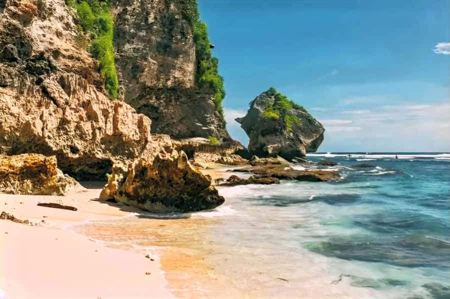 Bali: Uluwatu Beaches Tour with Padang Padang and Suluban - Padang Padang: Eat Pray Love filming, plus that huge rock