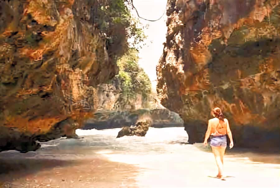Bali: Uluwatu Beaches Tour with Padang Padang and Suluban - What to bring (and what to avoid) for a smoother beach day