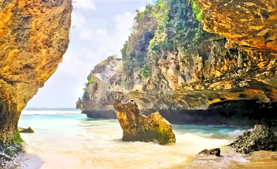 Bali: Uluwatu Beaches Tour with Padang Padang and Suluban - Guides: why names like Agus, Teddy, and Yoga matter for this kind of day