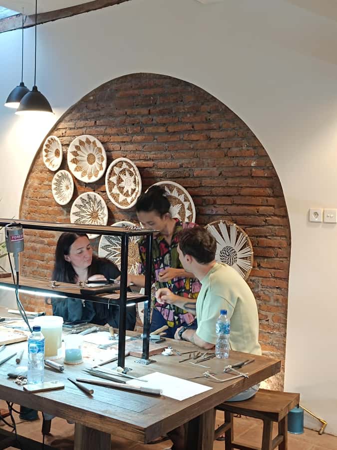 Bali: Uluwatu Silver Jewelry Making Workshop with Creation - The instructor experience: English support and a coaching style that keeps you confident