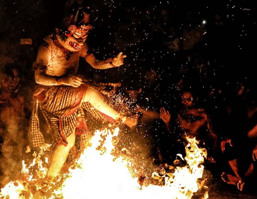 Bali: Uluwatu Temple Tour with Optional Kecak Dance Ticket - Your guide’s job: making Uluwatu feel safe (especially with monkeys)