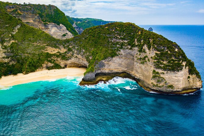 Best Iconic West and East Nusa Penida Island Tour - All Inclusive - Molenteng Tree House: The Hype Stop That Takes Heat and Steps (11:30–12:30)