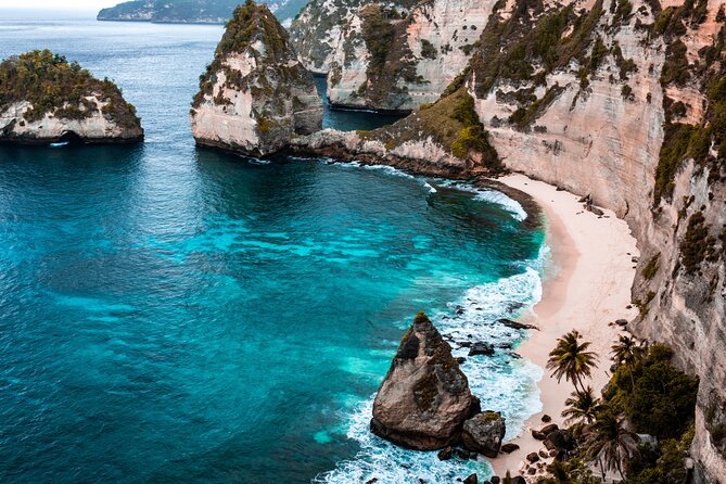 Best Iconic West and East Nusa Penida Island Tour - All Inclusive - Warung The Sorent Lunch: Indonesian Food in the Middle of the Cliffs (12:30–13:30)