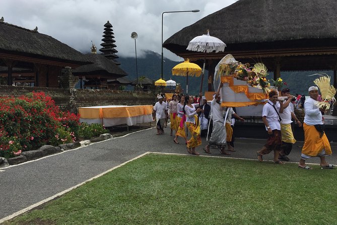 Best of Bali Water Temple and UNISCO Rice Terrace Trek - Stop 4: Tanah Lot Temple and the sunset payoff