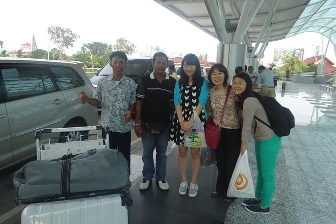 Charter a car with driver in Bali - Why a private Bali driver from Jimbaran makes sense