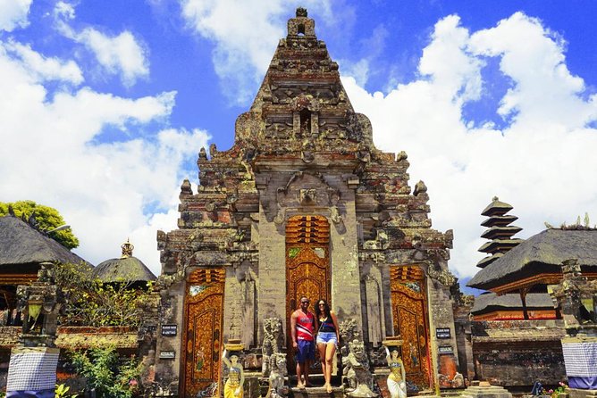 Complete your Bali Holiday with Bali Instagram Tour including Lunch - Ulun Danu Bratan Temple: Afternoon Light and Respectful Photo Etiquette