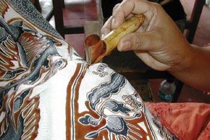 Day Trip: Ubud Monkey Forest, Rice Terrace, Temple and Waterfall - Crafts and Villages: Batik, Wood, and Silver Shopping Stops