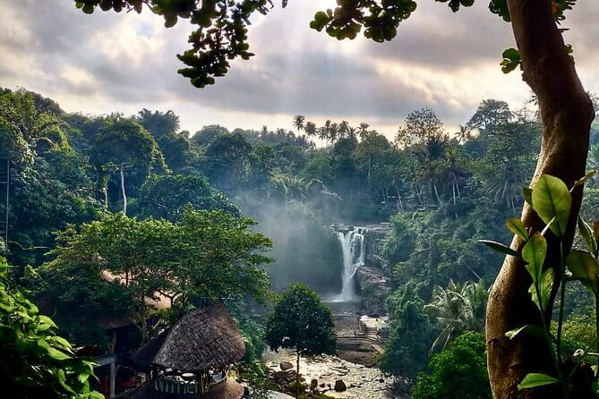 Discover Bali Best Tours: Tanah Lot, Monkey Forest, and Waterfall - Pura Batu Bolong: a short seaside temple break with big ocean drama