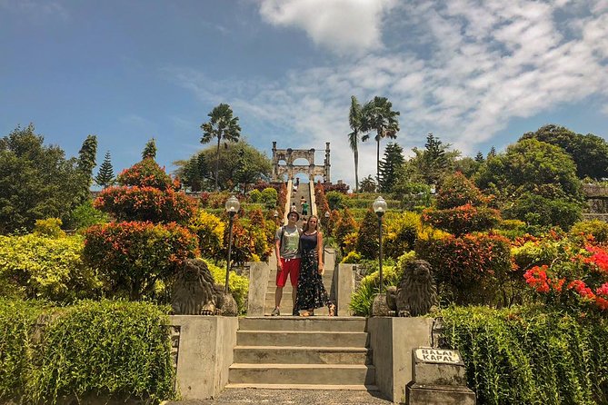 East Bali Tour, Lempuyang - Tirta Gangga - Ujung Soekasada - Black sand Beach - Stop 2: Tirta Gangga’s Koi Ponds and the Fish-Feeding Moment