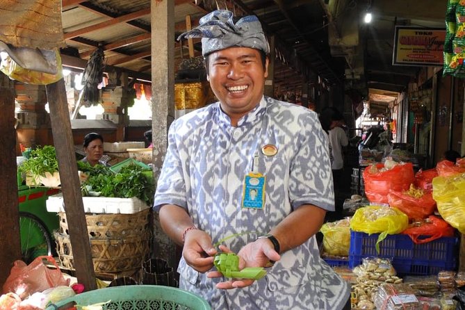 Farmer market, waterfalls, holy spring - All Inclusive - Seribatu village: coffee and herbs, but told through local plant life