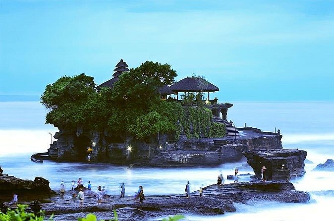 Full Day Private Water Temples Tour in Bali - Stop 4: Tanah Lot Temple and the Low-Tide Access Trick