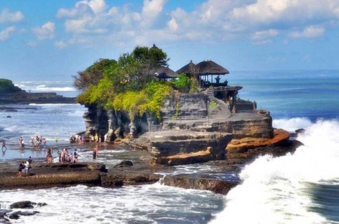 Half Day Tour: Tanah Lot Sunset & Taman Ayun Temple Included Entrance Ticket - Stop 2: Tanah Lot Temple’s offshore shrine and the sunset scene
